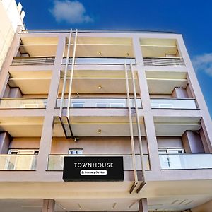 Super Townhouse Pitampura West Enclave